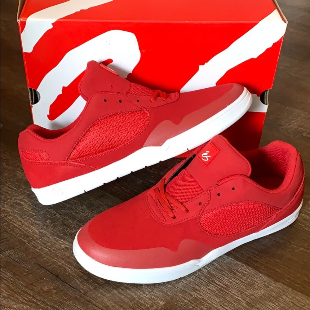 Brand New Eś Swift in red suede size 10.5